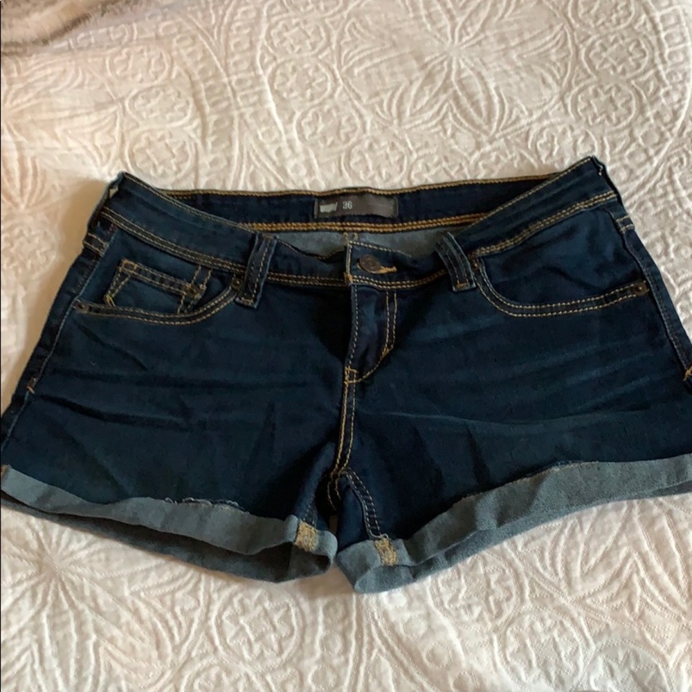 NWOT Levi’s dark wash shorts